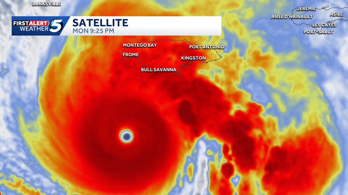 KOCOMichael's tweet image. This is so ominous, it almost doesn&apos;t look real. Hurricane Melissa continues to maintain Category 5 intensity as it moves slowly toward Jamaica tonight. Catastrophic damage from both wind and rain are likely as the eyewall makes landfall early Tuesday.
#okwx #koco5