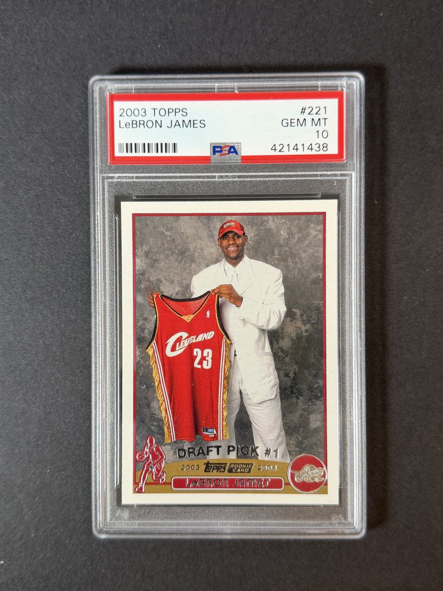 paullydoughnuts's tweet image. Last one of the night but a fun one…
$2500 @KingJames you got one yet? 
See you soon #thehobby fam! Thank you for the great night 💪
#gettostackin returns later this week