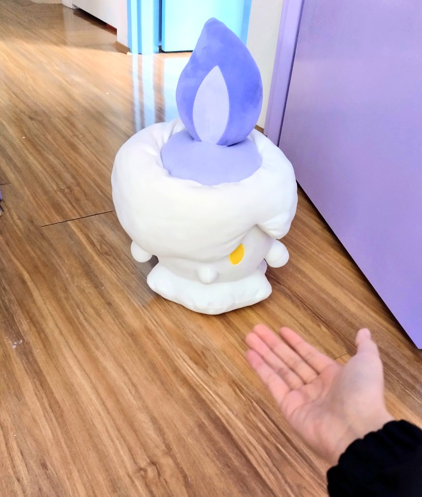 guys... there's a litwick by my door