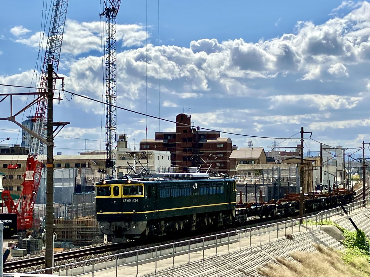 zoomingm7's tweet image. ご近所でのEF65おっかけ(*´∀｀)＊ 
07/10/28（火）配7992レ　梅小路配給
EF65 1124

本日の梅配もトワでした
今月残り数回も1124で続いてほしいっす

#下関機関区
#PF
#トワイライトカラー
#トワ釜
#ブルトレ世代
#ゆる鐡