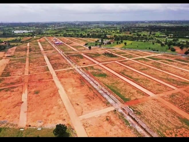 abhinavaduri9's tweet image. 🏡 Hyderabad Plot Auction Alert!
Open residential plots in Bahadurpally, Thorrur & Kurmalguda up for auction from Oct 28–30.
🕒 3 PM–6 PM
📏 Sizes: 197–972 sq. yds
💰 Starting @ ₹20K–30K/sq. yd
Details 👉 swagruha.telangana.gov.in/ais
#Hyderabad #RealEstate #PropertyAuction