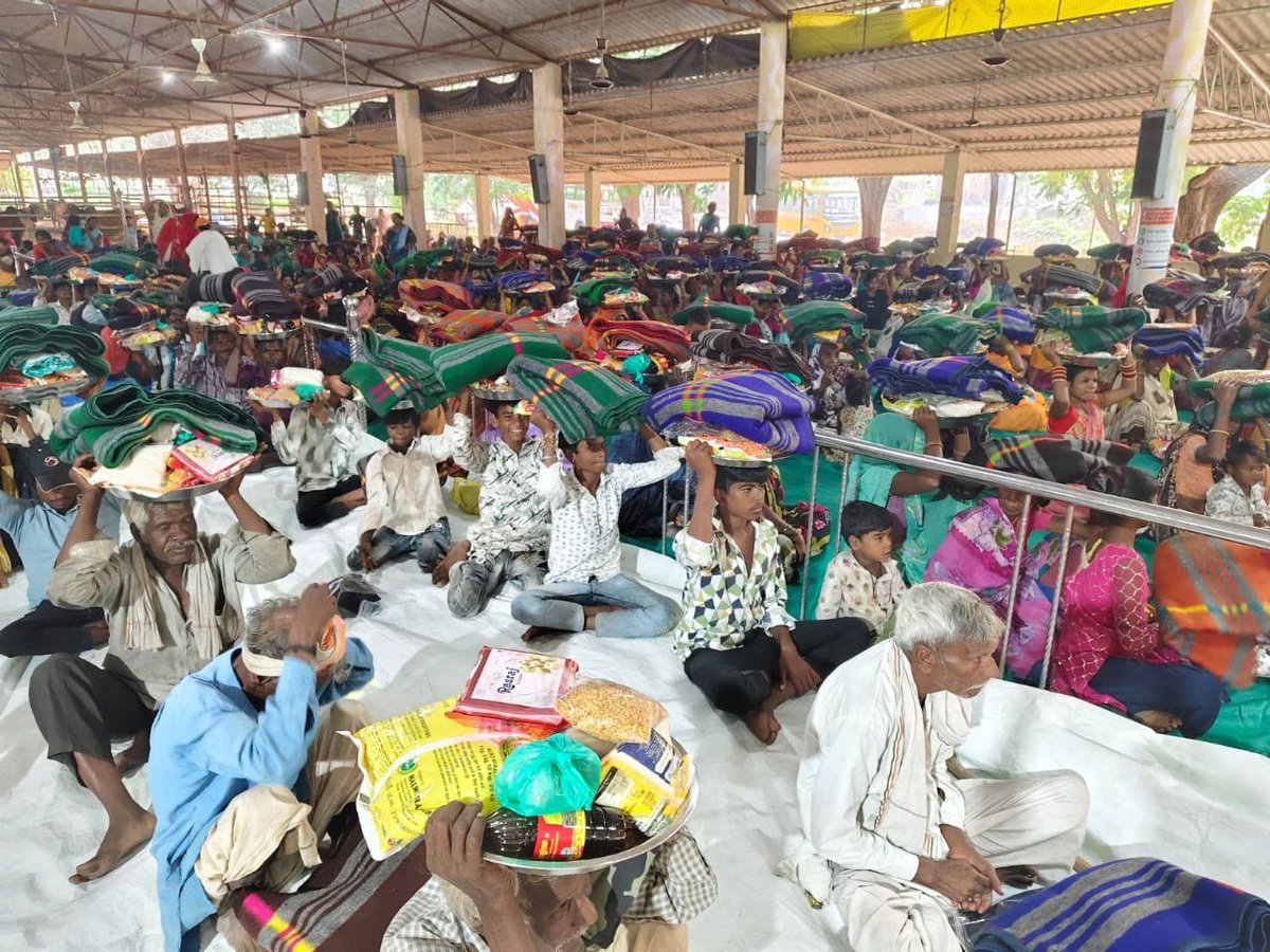 Sant Shri Asharamji Bapu says we celebrate Diwali at home, but poor tribals can’t celebrate it as they wish. 

Hence, if we wish to be dear to God, we must engage in Nar Sewa Narayan Sewa by performing Selfless services through #DiwaliBhandara and bringing light to their lives.
