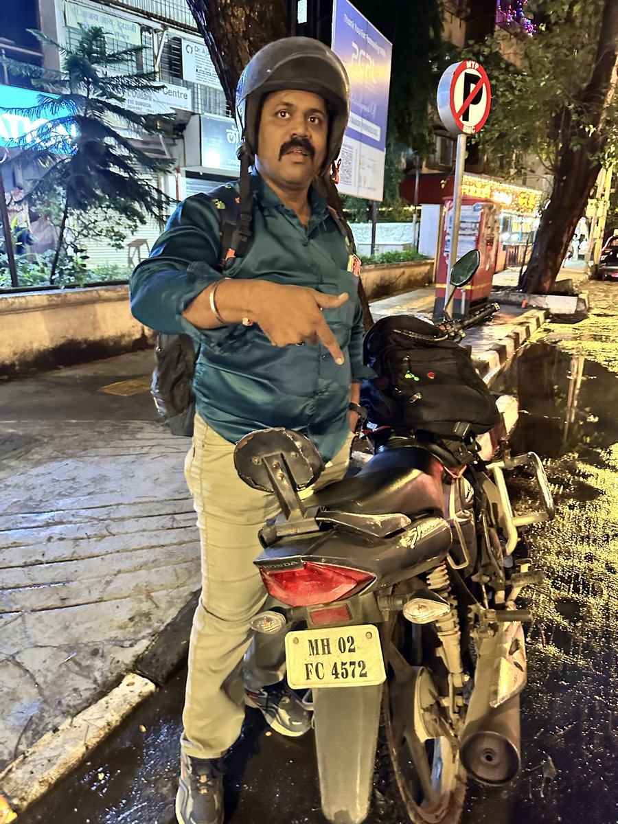 amdeolekar's tweet photo. @MumbaiPolice @MTPHereToHelp yesterday evening at Santacruz West this man was riding on the footpath in the opposite direction. I along with my family were walking and I asked him to get out from the footpath. Instead of apologising he started arguing. Insurance exp. https://t.co/crFK6m9vaS