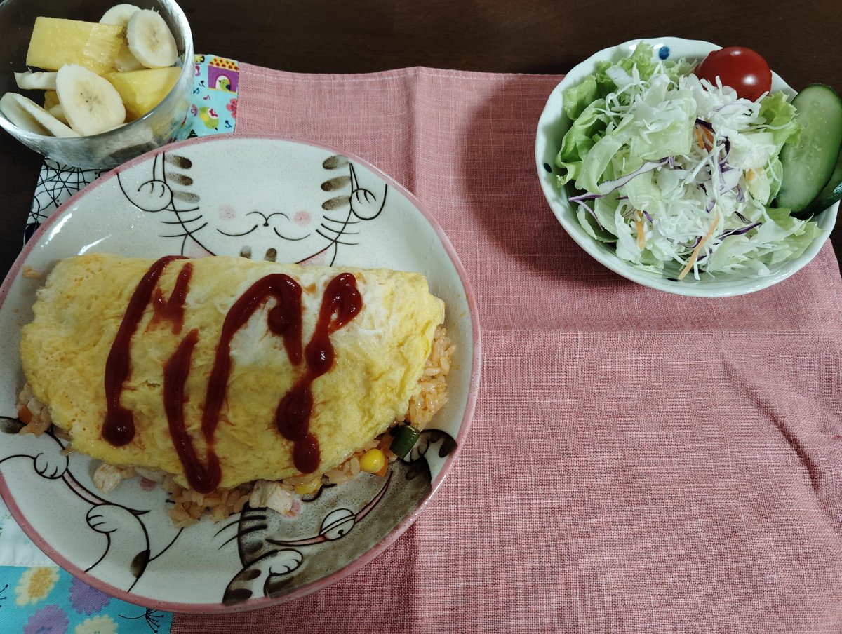 昨日の夕食のオムライスと今朝のビザトーストです。
この後はミーティングです。
咳がひどいので憂鬱なのに、研修でロープレの小芝居しなきゃならん😅