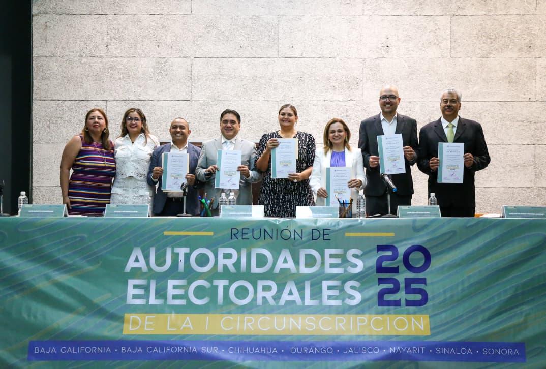 CVAguilasocho's tweet image. Participé en la Mesa "Reforma y elección judicial". Reflexionamos sobre la independencia judicial, la legitimidad de los órganos jurisdiccionales y sus desafíos.
Resalté que esta reforma fortalece la cultura democrática en el #PoderJudicial, basada en ética y respeto a los…