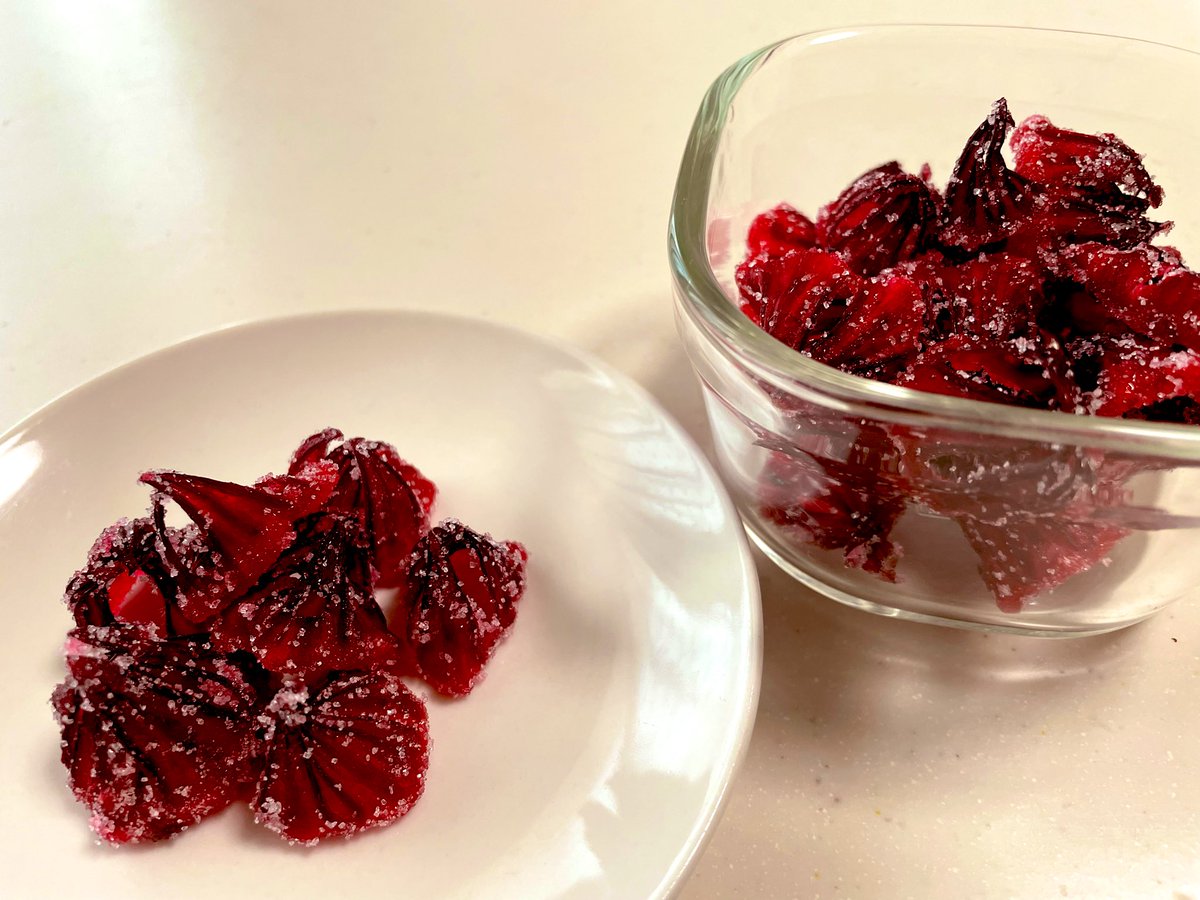 chixi753's tweet photo. ローゼル、セミドライを作ったのだけど、食べたことがないので正解かどうか分からない
赤紫蘇のジュースの味がする

 #ローゼル https://t.co/V6bNIX0trm