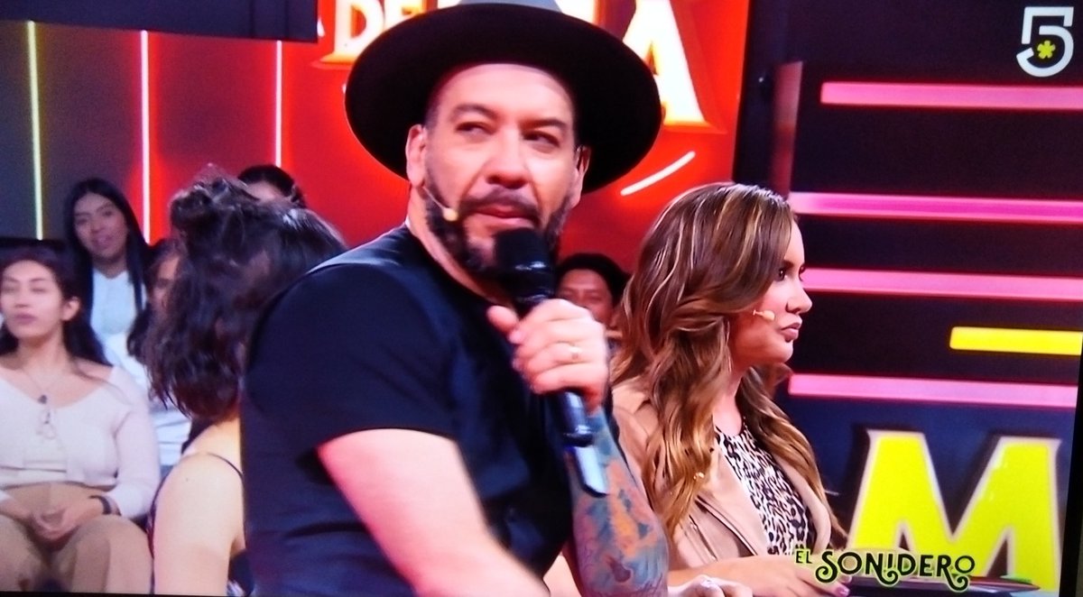 Disfrutando el mejor programa de México y el más entretenido <a href="/MeCaigoDeRisa/">Me Caigo De Risa</a> con mi buen <a href="/faisirrito/">Faisy 🐺</a> y toda la familia disfuncional #EmpezóLa11 con todo!!!