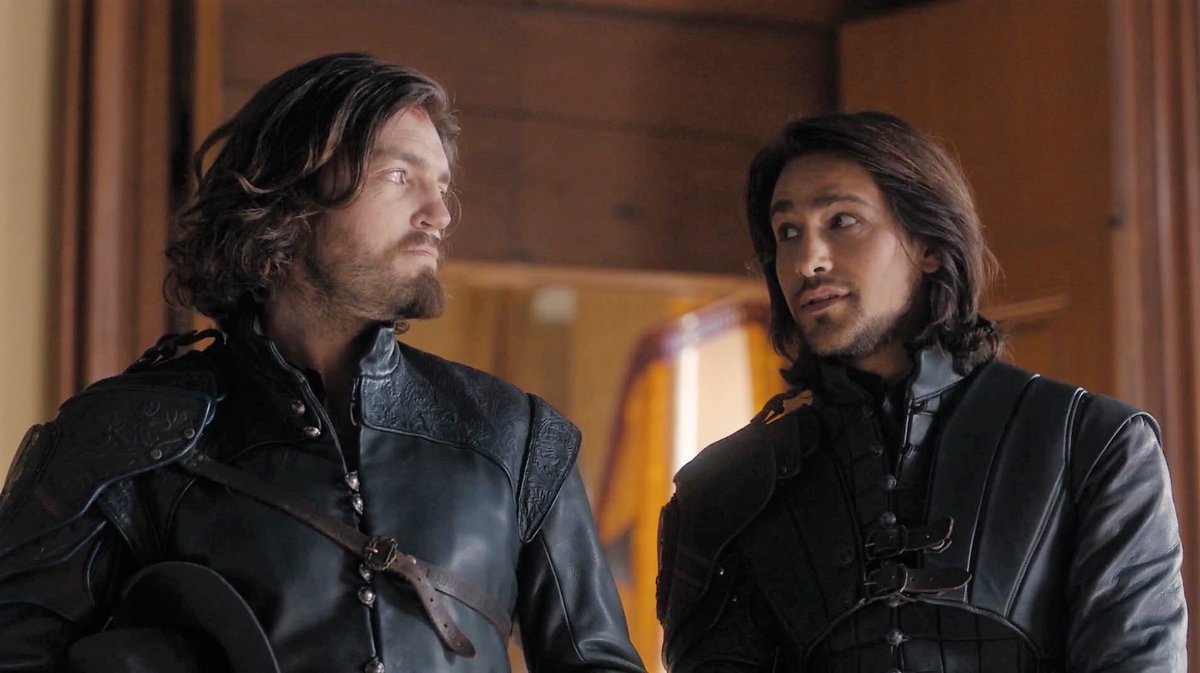 JuttaFreudig's tweet image. #MusketeersEurope Good morning my friends, with two strong men of #TheMusketeers 😍⚜️ #Athos and #DArtagnan ⚔️ season 3 .... Wish I got only one new photo of #TomBurke and #LukePasqualino together after the Musketeers filming 2015  - but I never did 😢.... #TomForTuesday