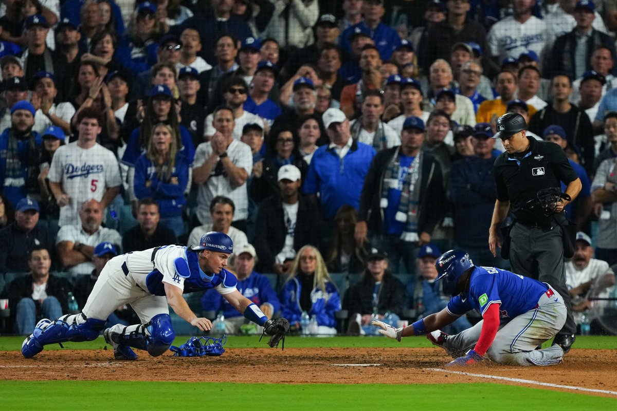 A #WorldSeries game hangs in the balance 😓