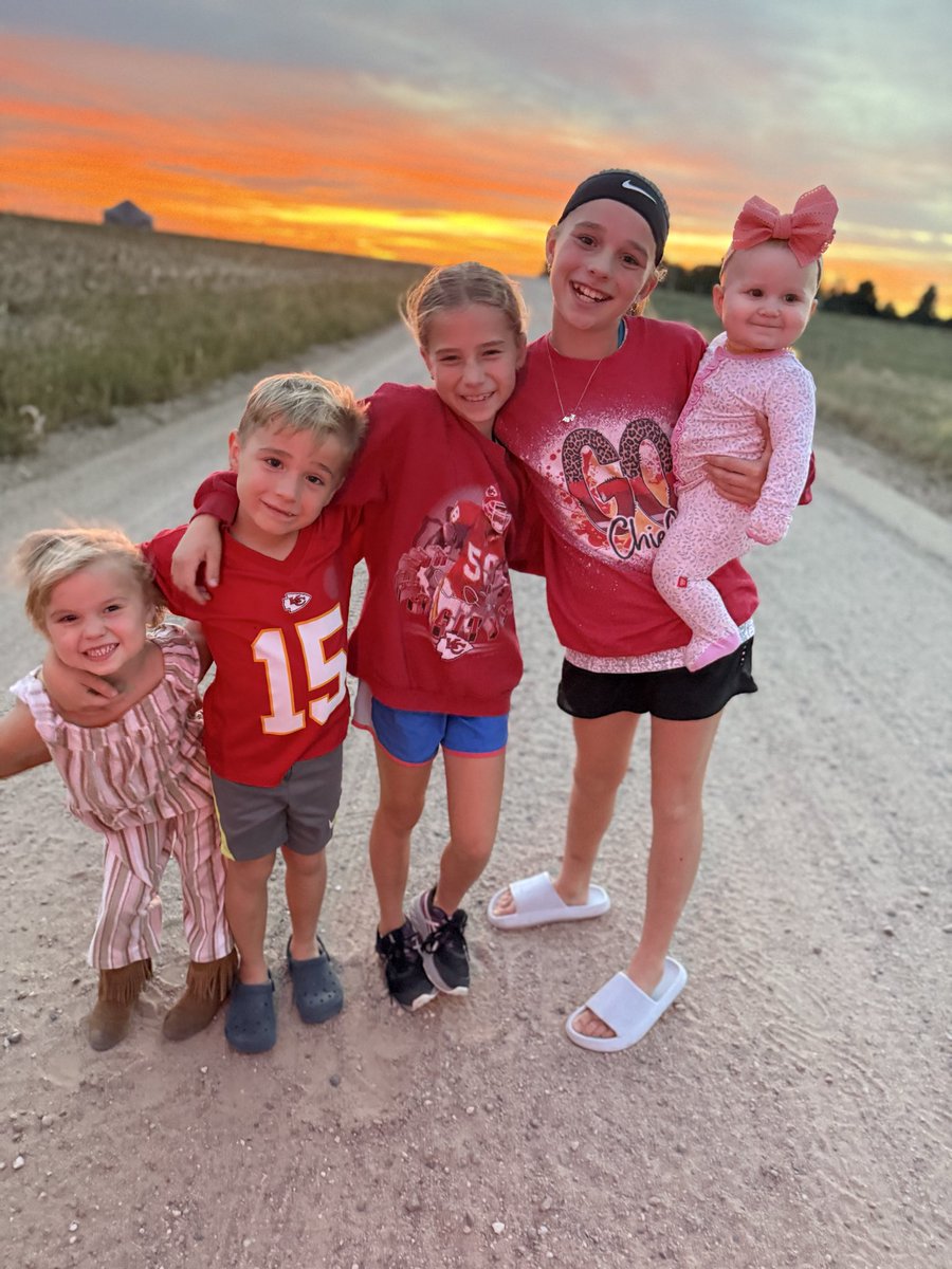 Garrett_Love's tweet photo. Chiefs!!!!! #ChiefsKingdom https://t.co/xY2tFt84Vm