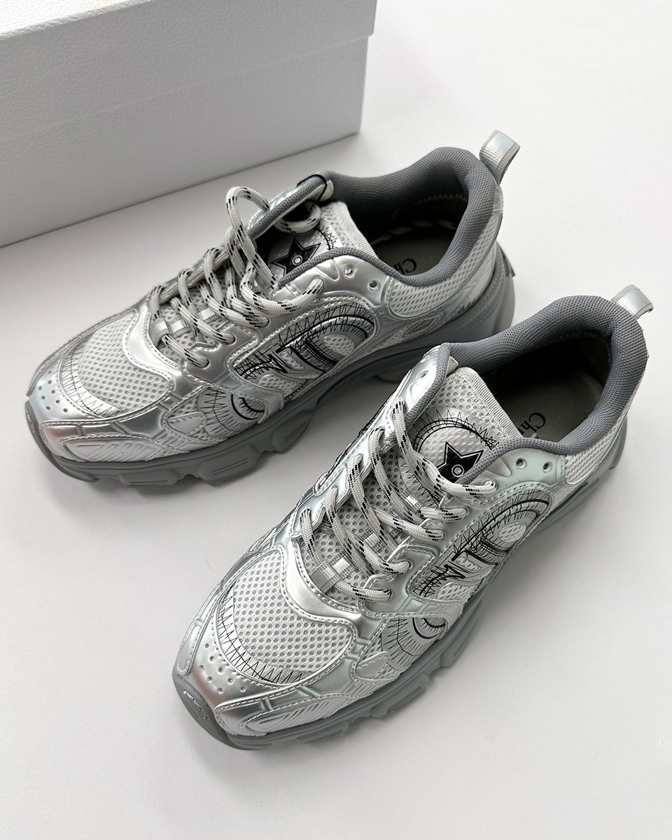realfactory25's tweet photo. 묵직한 실루엣에
세련된 디자인의 신발👟

과하지않는 쇠맛감성으로
어떤 룩에도 포인트 되는
만능 아이템 필요하지 않으세요?

#디올스니커즈 #크로노스니커즈 #diorchrono #남자스니커즈 #여자스니커즈 #럭셔리스니커즈 #디올룩 #quietluxury #패션그램 #슈즈그램 #ootd #데일리룩 #미니멀룩 #감성룩 https://t.co/qZhilEHjmS