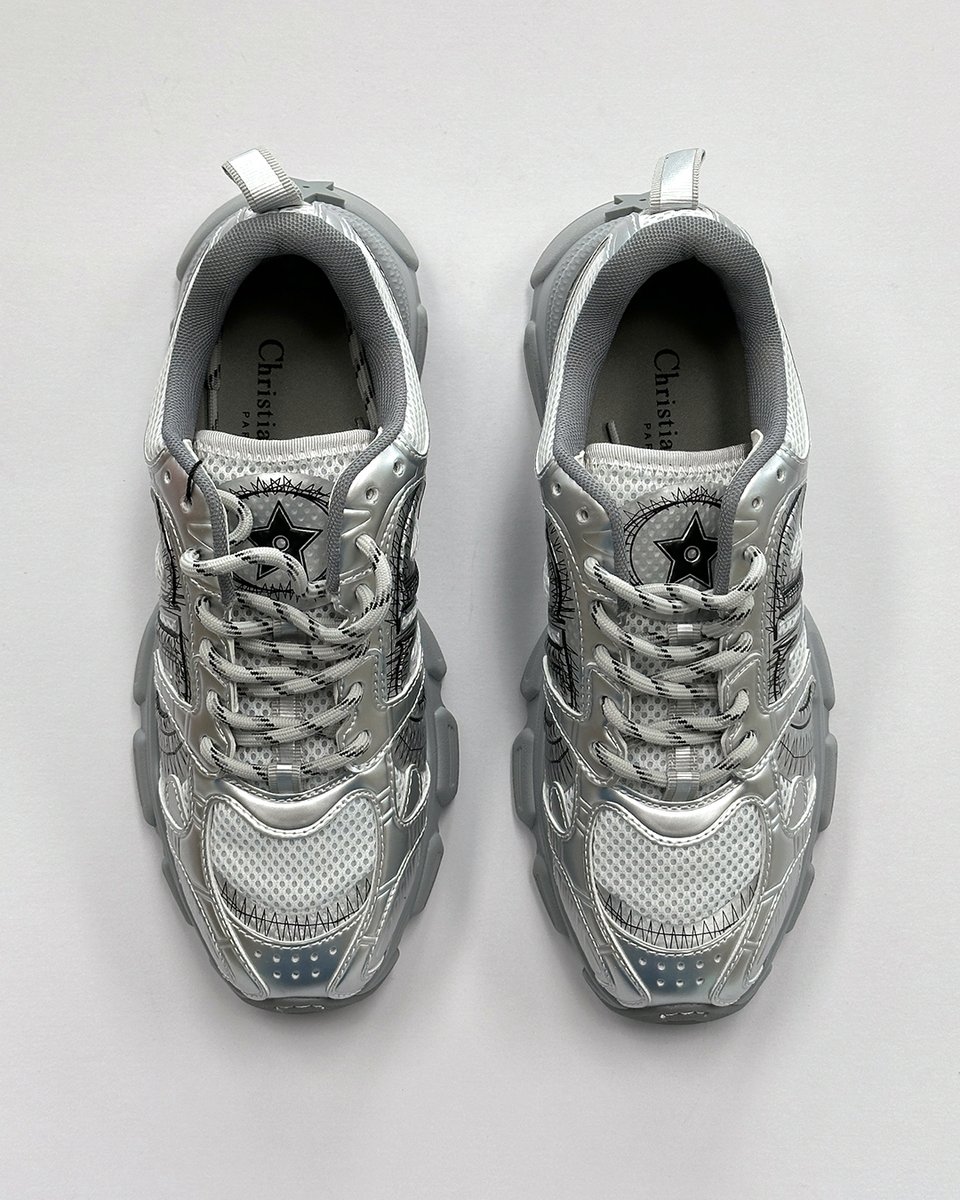 realfactory25's tweet photo. 묵직한 실루엣에
세련된 디자인의 신발👟

과하지않는 쇠맛감성으로
어떤 룩에도 포인트 되는
만능 아이템 필요하지 않으세요?

#디올스니커즈 #크로노스니커즈 #diorchrono #남자스니커즈 #여자스니커즈 #럭셔리스니커즈 #디올룩 #quietluxury #패션그램 #슈즈그램 #ootd #데일리룩 #미니멀룩 #감성룩 https://t.co/qZhilEHjmS