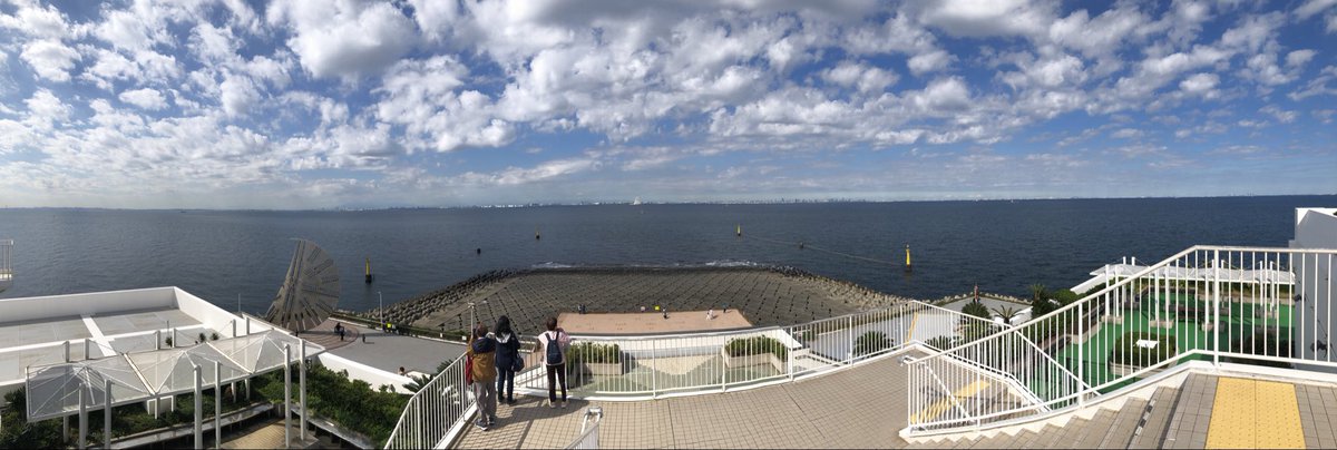 mothke's tweet photo. 初海ほたる
普段知らんけど今日は風そんな無くてムッチャ快適絶景
ついでに初スカイツリー https://t.co/tw6LnLyMek