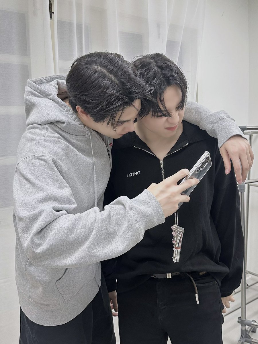 G0DneverKNOW's tweet image. คิดถึงจังเลย คิดถึงทุกวันสุบๆๆ ถ้าว่างจากซ้อมมีต ถ่ายไพล้อต ก็แวะมาทวิตตัวย่อเล่นกับซิ้กโค้ดอีกน้า มาหย่อนรูปด้วยก็ด้าย คิดถึง 🥺🫶🏻 
#แม็กกี้บาส #maxkybas