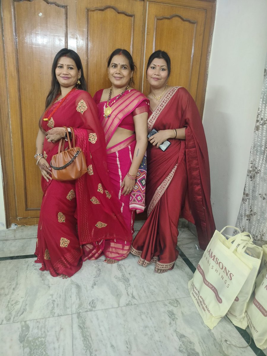 बड़ी बहन और छोटी बहन के साथ 

Good Morning