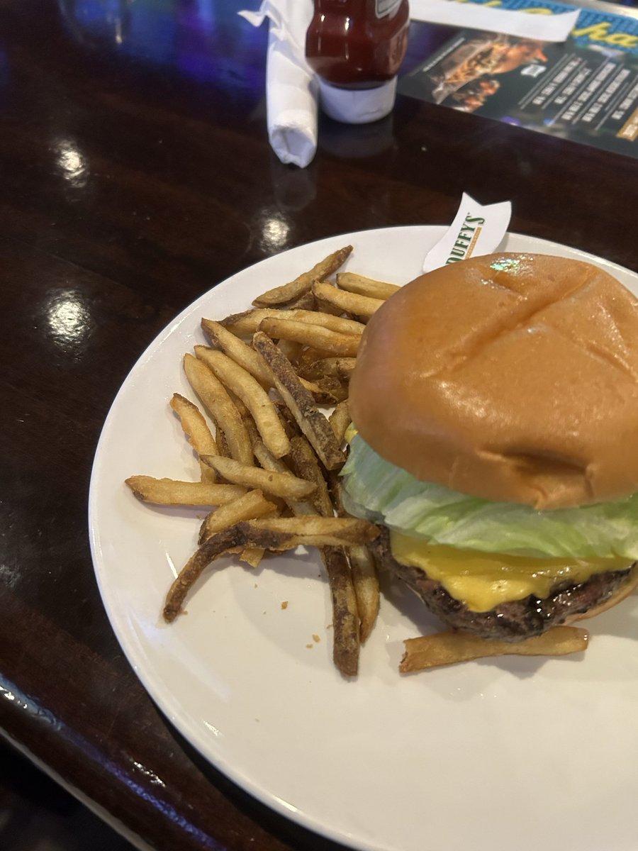 tomtitleist's tweet image. @duffysmvp I don’t expect high quality with your family dining experience but FF??? Just try!!! So many solid options!!!!!! @Sysco y’all charge “craft” $$$ for 80/20 garbage! French fries!!!! (If you think they look “fresh” you’re confused! Garbage!! #simplot #crinklecut