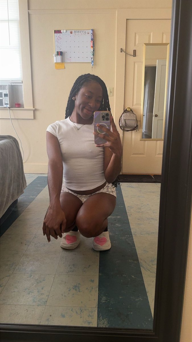 ThatModeltype__'s tweet photo. fine shytt … lil dump 💞 https://t.co/HytuNBya6p