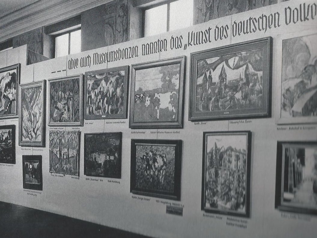 ダッチアングル手法は、20c初頭ドイツ(Dutch)映画の手法が由来だが、絵画畑の人間として直ぐ思いつくのはヒトラーが退廃芸術と烙印を押したクレーピカソ他彼らの作品を僅かに傾け展示する事で、彼が意図的に国民にこれは異常なので観るなと誘導した点だ。今回の報道真相は如何に…
#ダッチアングル
