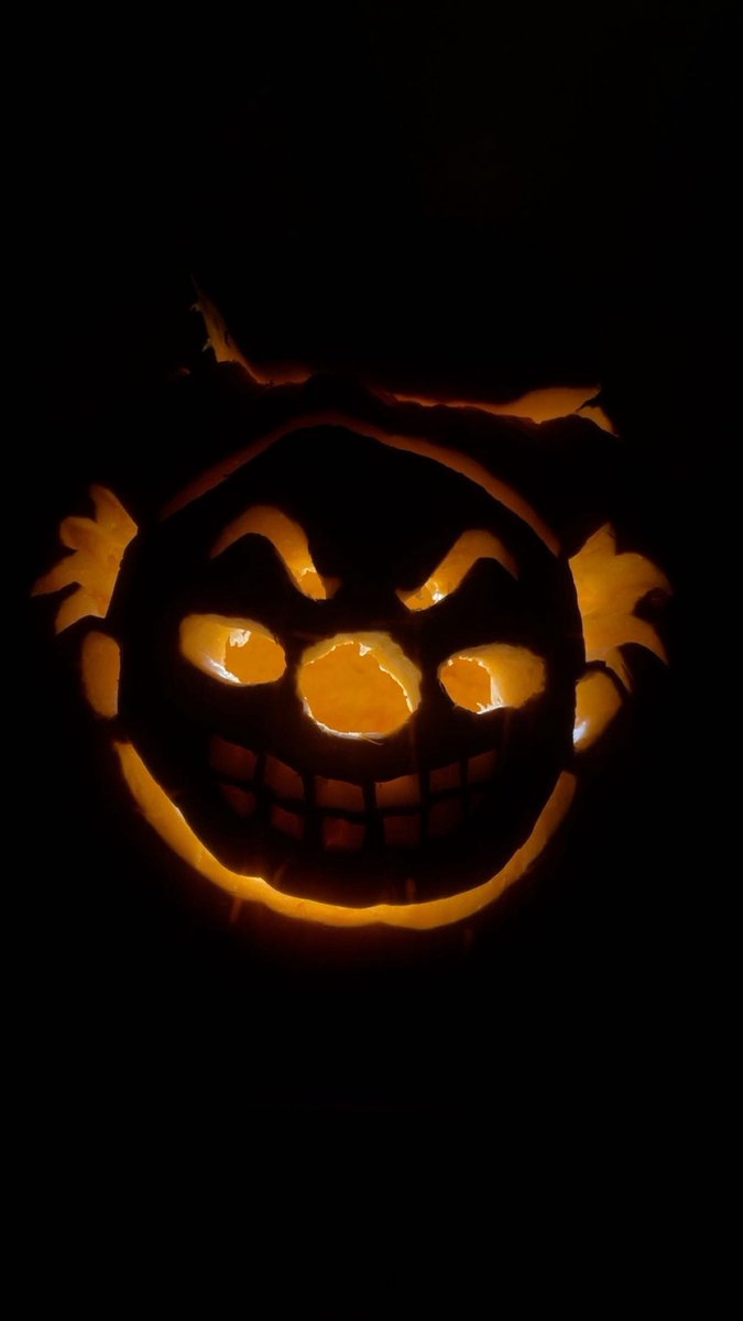 So he’s… uhh… a little wonky? lol but he’s done! Chatty pumpkin! 🥰🤡