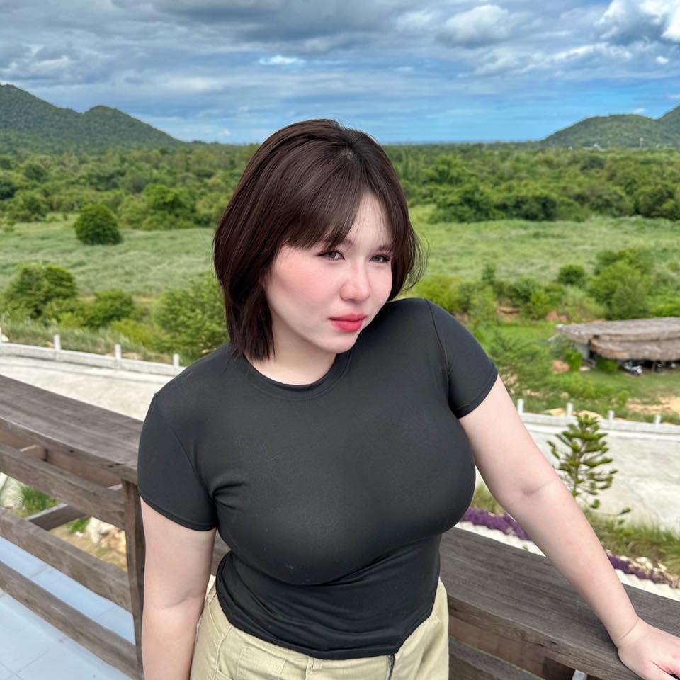 ไม่ได้เป็น Introvert ค่ะแค่ไม่มีเงิน  
#สาวอวบ #เด็กอ้วน #ต้าวอ้วน #ขาวหมวย