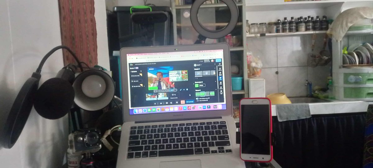 roycabonegro's tweet image. My work setup! Good day everyone! COMMENT and RE-Post if you are working from home like me! #WorkfromHome #DigitalWork #RoyCabonegro #RoyCabonegroMyDay