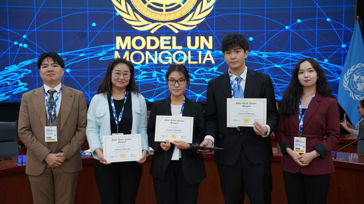 Нэгдсэн Үндэстний Байгууллагын 80 жилийн ойд зориулсан “Загвар–НҮБ 2025” хуралдаан “Strengthening Commitments to Human Rights and Global Peace” буюу “Хүний эрх ба дэлхийн энх тайвны төлөөх амлалт, оролцоог бэхжүүлэх нь” сэдвийн хүрээнд энэ сарын 25–26-ны өдрүүдэд болов.