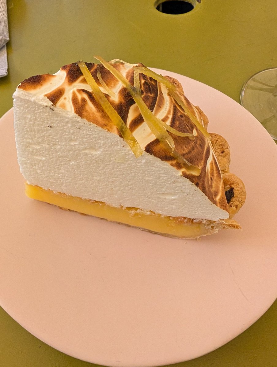 llm_wizard's tweet image. Had "Lemon Meringue" pie today - but they forgot the fuckin' lemon bro.