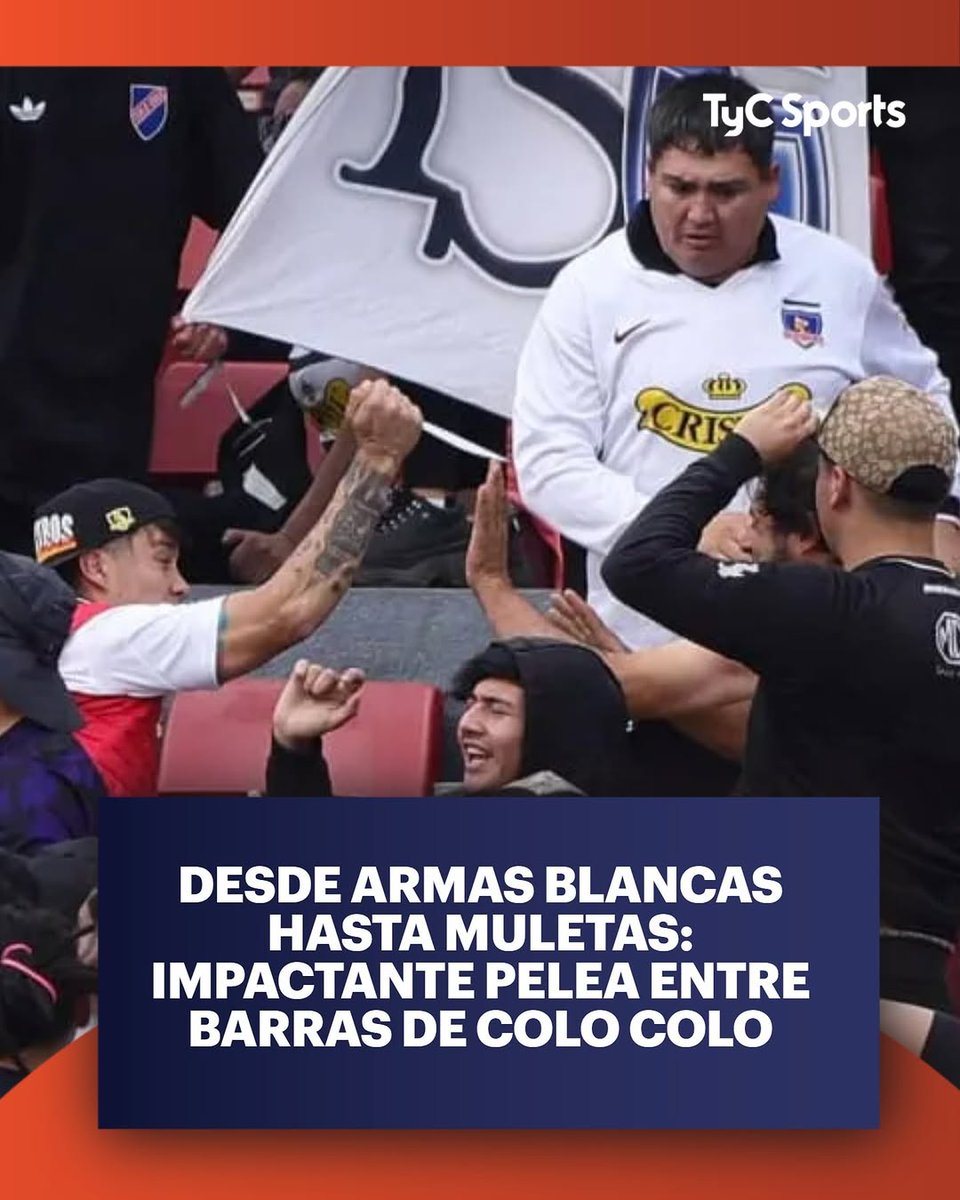 TyCSports's tweet photo. 🇨🇱😳 Tras 19 años, Colo Colo volvió a oficiar como local en el estadio Nacional de Santiago ante Deportes Limache, por la fecha 25 de la Liga de Primera. El encuentro resultó en un empate 2-2, pero el protagonismo se lo llevó una impactante pelea entre barras bravas del Cacique, en la que se observaron todo tipo de agresiones. El motivo aún permanece desconocido, pero la brutal disputa se produjo en la tribuna del sector norte.

No se sabe la cifra de heridos por el momento o si el evento pasó a mayores. El caldeado clima que transcurre por Colo Colo es motivado por el pésimo momento deportivo que atraviesa la institución. “Ganan sueldos millonarios, jueguen con el corazón”, cantó la barra, enfurecida con la igualdad ante Limache.