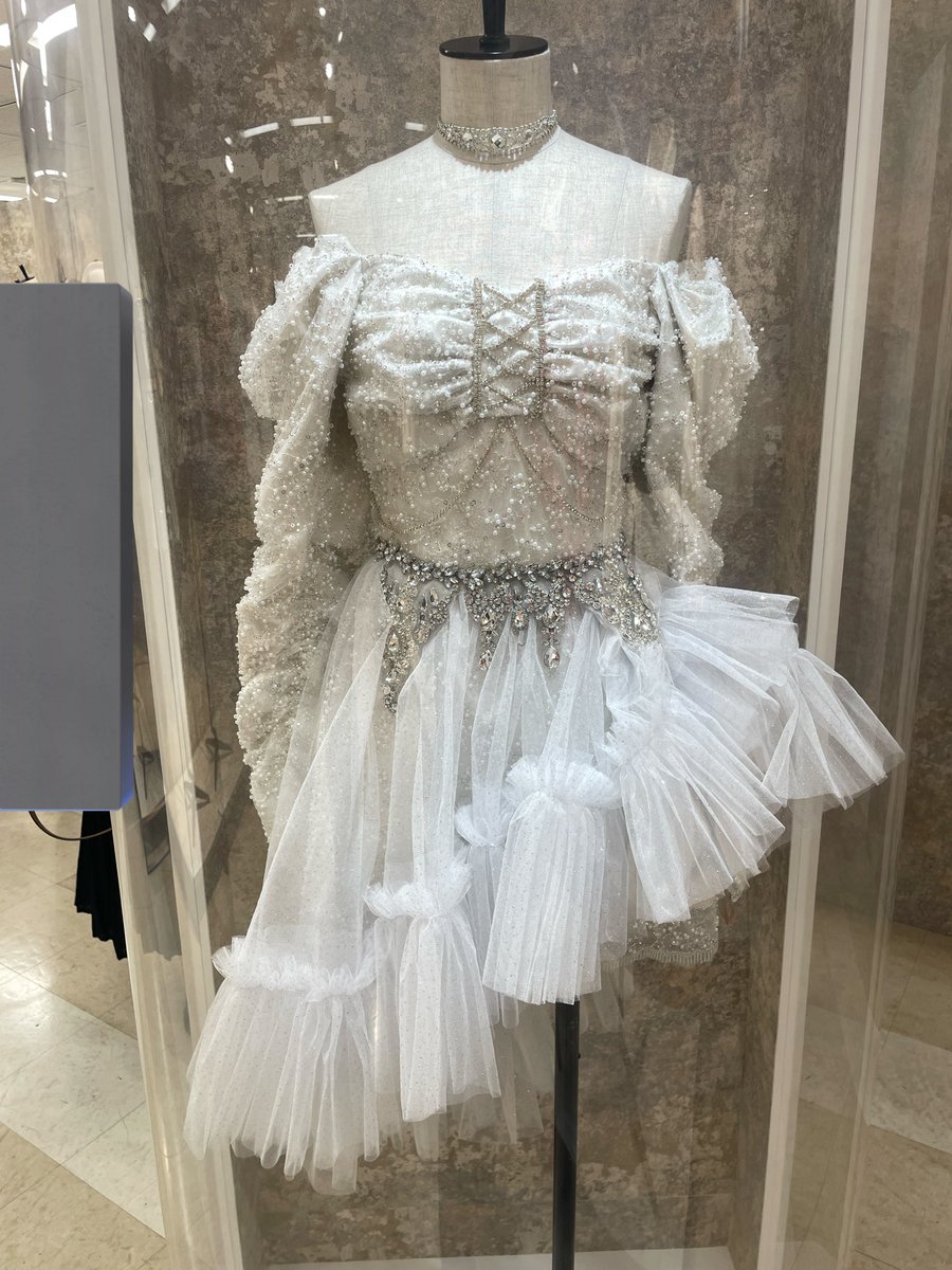 okome7ykr's tweet photo. ゆきりん卒コン(火山灰)と
ひぃちゃん卒コン(必然性) の衣装

背中合わせで見れたの 激アツすぎた！
ゆきひぃ推しの血が🥰😇💞💞💞
1人で爆湧き笑 

このエリアやばかったな特に。 https://t.co/CKVrqU3OZ2