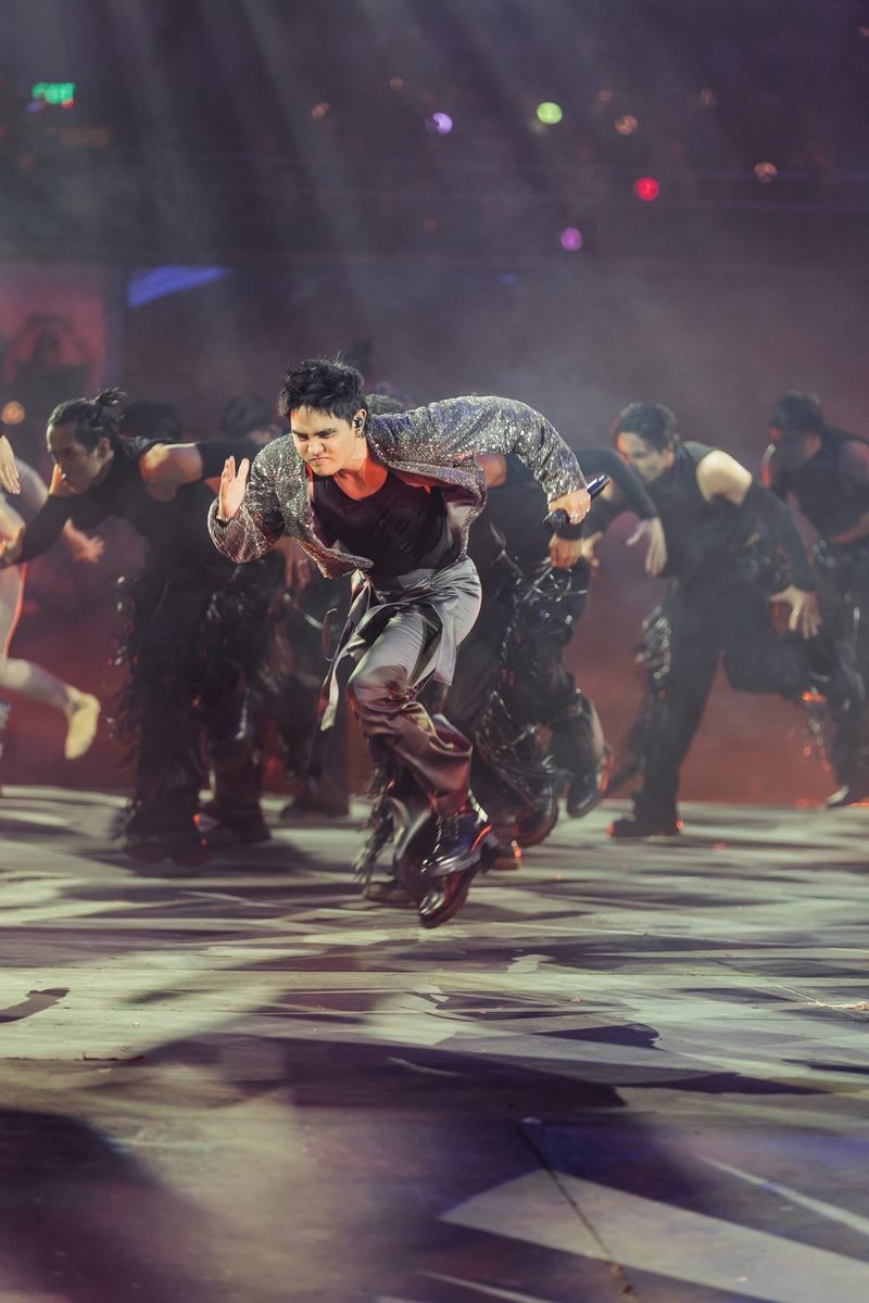 arabianwolfuae's tweet image. Some shots of @imszmc during Fast Zone 💜 Ready na kami sa solo con mo ❤️‍🔥

Credits to the owners 
#FastZone #SB19
#SB19_PABLO