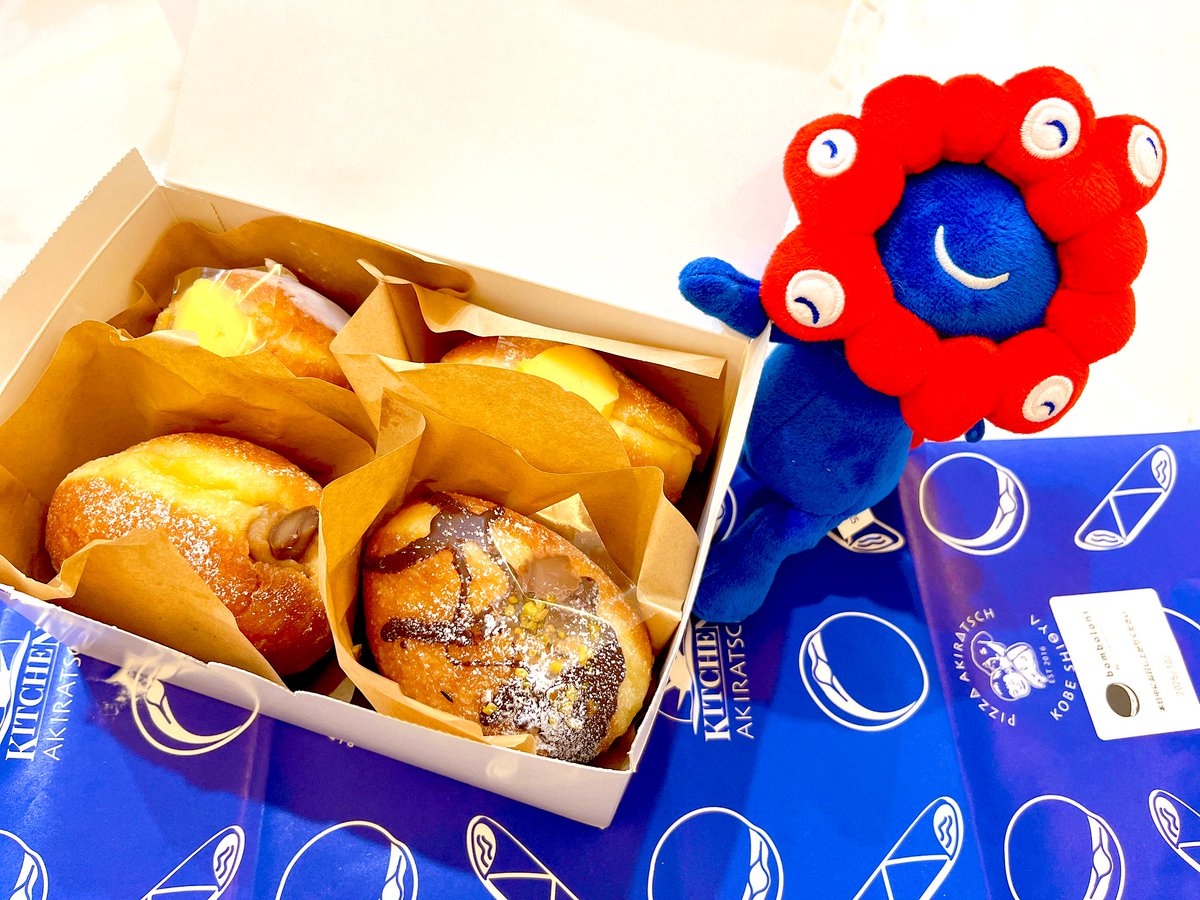 Happyskyrainbow's tweet image. 大阪関西万博イタリア館側のお店で見かけたボンボローニ💕👀
大丸に出店されてたPIZZA AKIRATSCHさんで買ってみました！

美味しい〜💕😋
知らなかった世界のスイーツに触れるきっかけができてよかった！
万博が終わってもまだまだ楽しみます😊

#アフター万博 
#bomboloni 
#イタリア🇮🇹