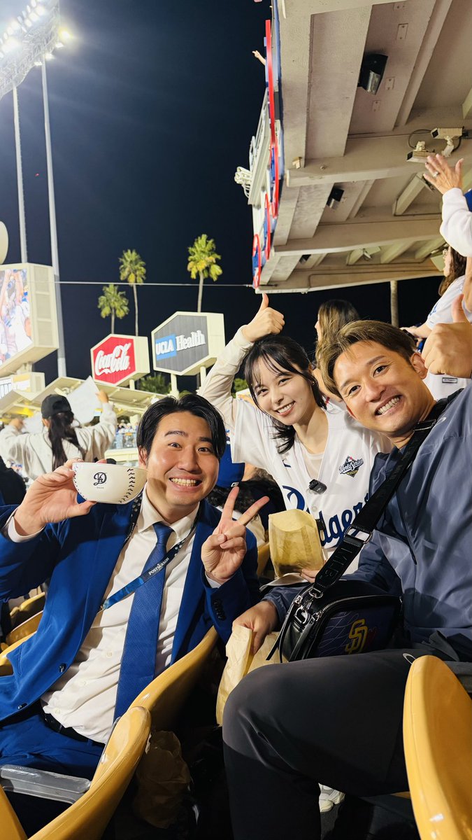 World Series Game 3⚾️⚾️
この試合を観ている世界中のみんなが、一瞬、一瞬、歴史の証人になっている🤩🤩🤩
⠀
#ドジャース vs. #ブルージェイズ
#大谷翔平 ホームラン２発！勝ち越し＆同点弾！ポストシーズン11本目のアーチを描き、松井さんの持つ日本人最多本塁打記録を更新！