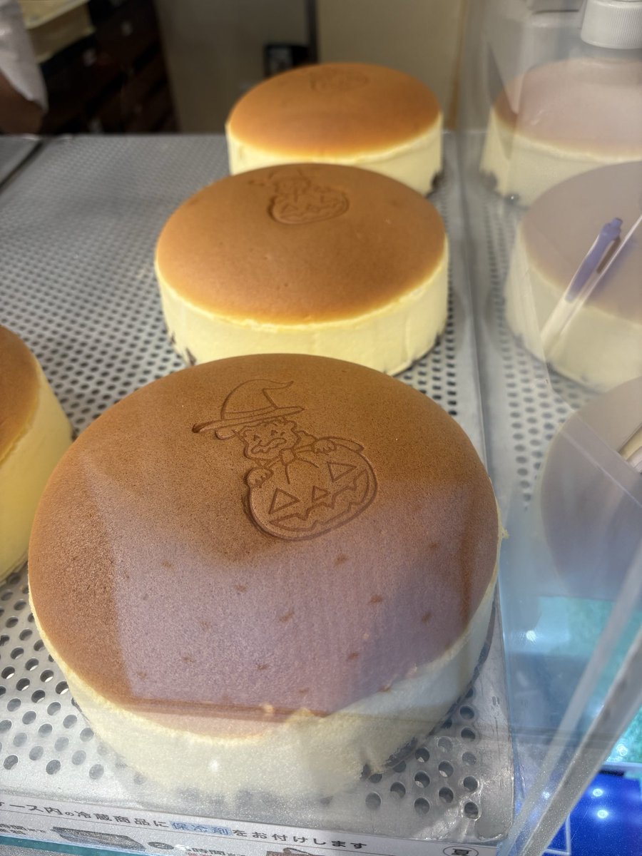 mentaimayo_yo's tweet image. 不安ごと消えて一安心😮‍💨
りくろーおじさんも買えて
ハロウィン仕様で可愛かった🎃