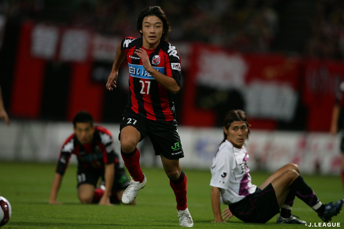 consaofficial's tweet photo. #西大伍 選手が今シーズン限りで現役引退することを発表しました。

コンサドーレには2006-2009、2022−2023シーズン所属しました🔴⚫️
西選手の視野の広いプレーや、2006年愛媛戦でのプロ初ゴールは今でも脳裏に焼き付いています。

大伍さん、お疲れ様でした！

#コンサドーレ #consadole @daigonishi22