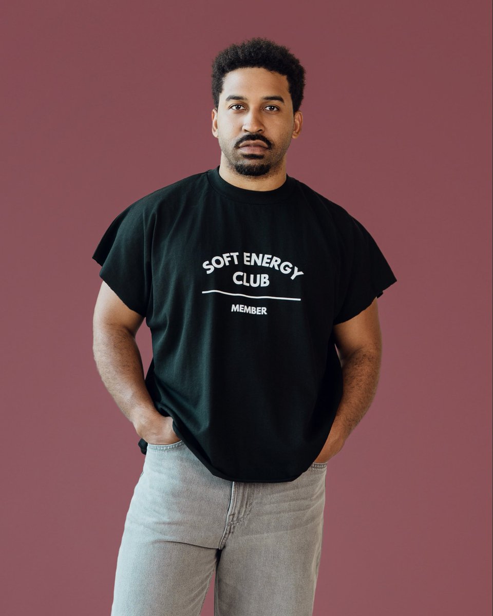 thesoftlab's tweet photo. 🖤 soft energy club — member. 
a boxy cut that drapes just right. raw edges. non-shrink cotton.
made to feel easy every time you wear it. 
🛒 shop the staple: https://t.co/zNefVKECXA https://t.co/QtfxoZqrWZ