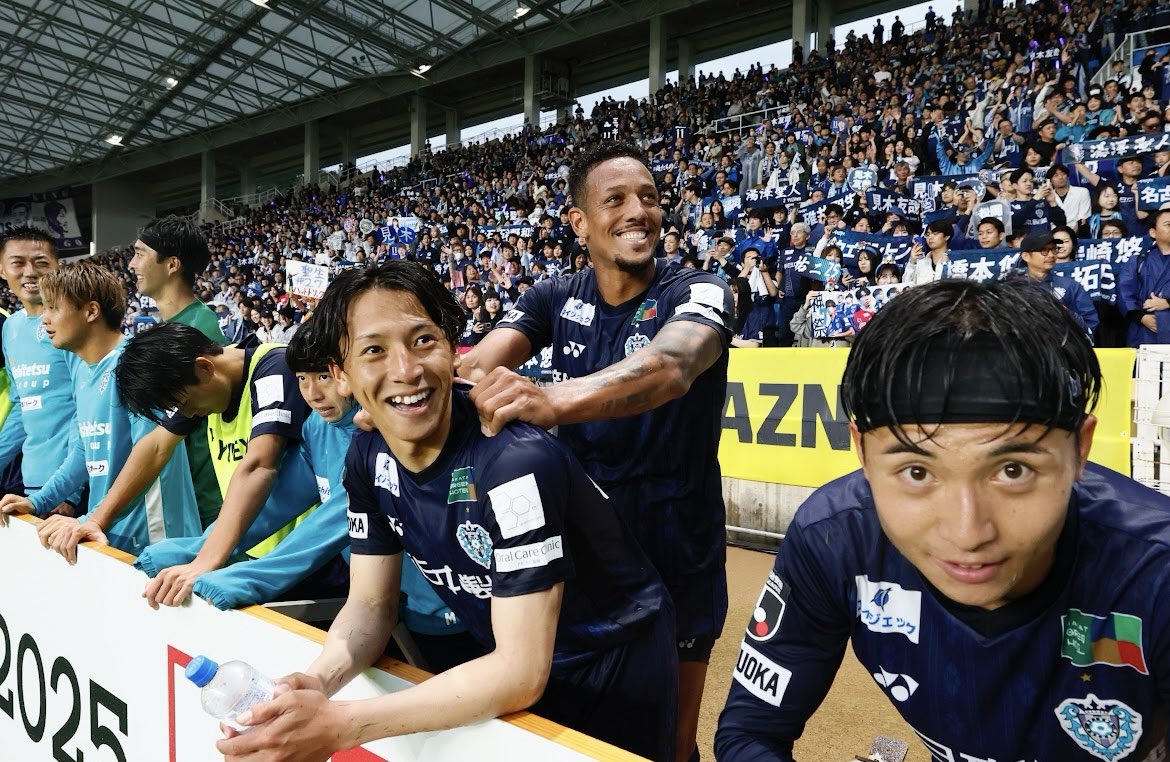 D_Matsuoka_41's tweet photo. 勝利！
沢山の熱い応援をありがとうございました！

▼FUTURE
「FUTURE served hot 🔥🧠」

#football
#サッカー
#Jリーグ
©︎J.LEAGUE
#アビスパ福岡
#88番
#松岡大起
#DaikiMatsuoka
#PUMAFUTURE
@pumafootball 
@pumajapan 
@pumafootball_jp https://t.co/lrOL85oi41