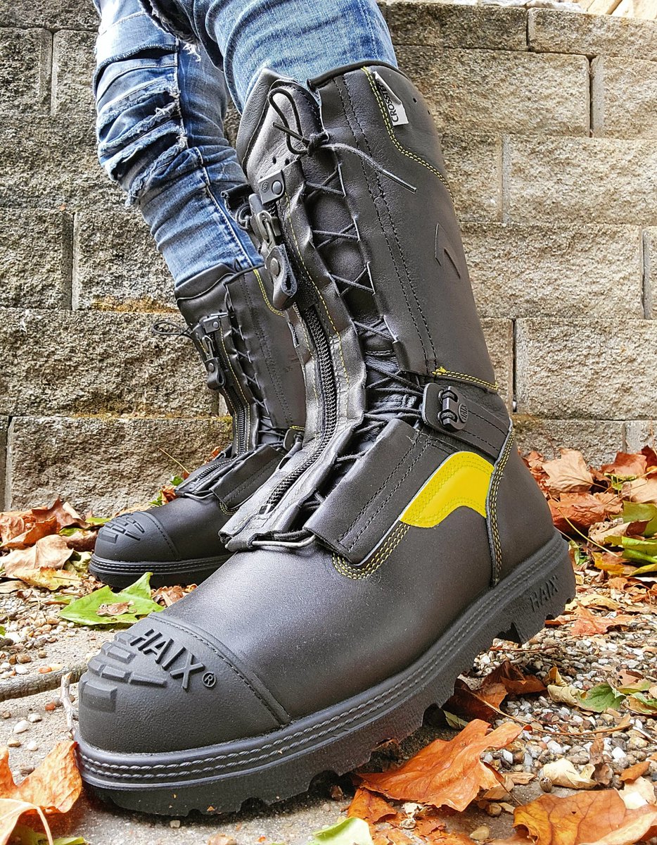 LightstormN's tweet image. Welcome to the collection.
#neverenoughboots #haixboots #haix #tallboots #tacticalboots #leatherboots #blackboots #bigboots #bootporn #boots #macro #myboots