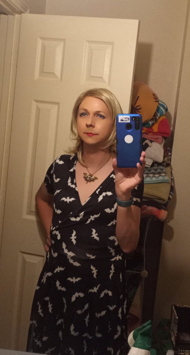 tonignosis's tweet image. Was feeling down about myself earlier and then stumbled on these pictures taken 13 years apart 2011 vs 2024. Both are me at happier points, I just needed the reminder of who I am. I love y&apos;all! ❤️❤️❤️❤️#MutantFam #Sappy