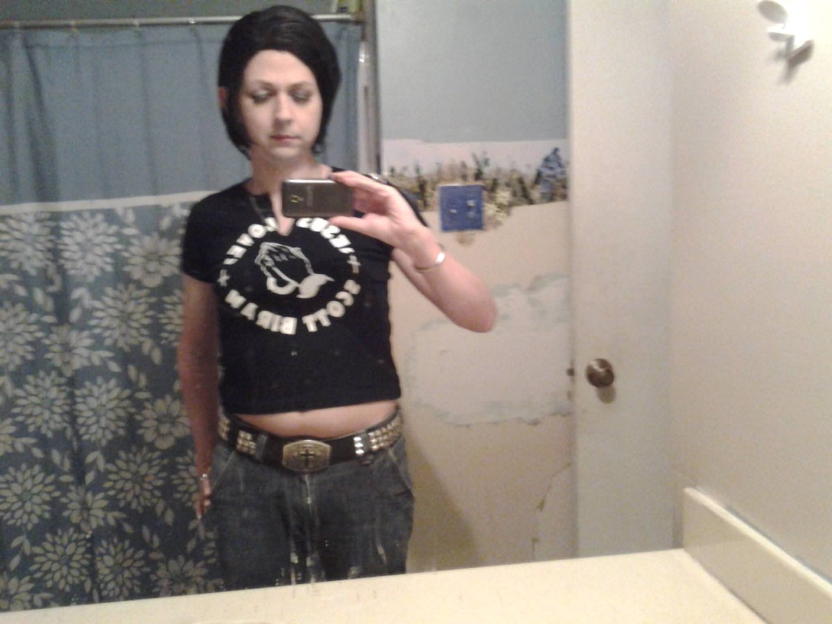 tonignosis's tweet image. Was feeling down about myself earlier and then stumbled on these pictures taken 13 years apart 2011 vs 2024. Both are me at happier points, I just needed the reminder of who I am. I love y&apos;all! ❤️❤️❤️❤️#MutantFam #Sappy