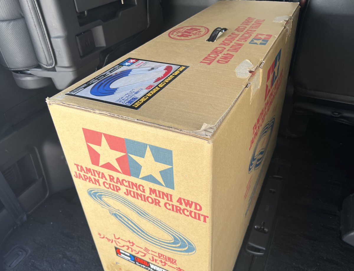 JCJC 1セット追加購入しました☺️
次回走行会は新レイアウトを
予定しています。
#ミニ四駆
#フラットやろうぜ