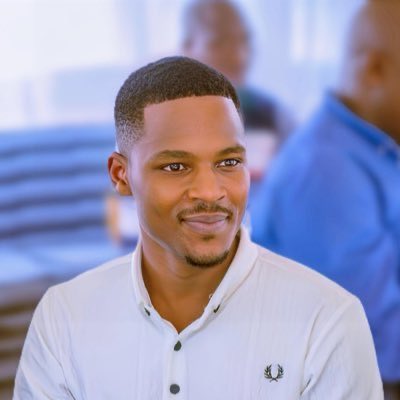 HildaNewton21's tweet photo. Kijana Smart anaetoa hoja za msingi Ametekwa. @EJ_Mwita 

Ni wazi hii serikali inataka kutawala kundi kubwa la MANDONDOCHA. Ukiwa na akili za kuhoji na kuuliza maswali magumu wewe unaonekana adui wa taifa.

Muachieni kijana kama kukosoa serikali ni kosa mpelekeni mahakamani. https://t.co/3OSCjIHTbf
