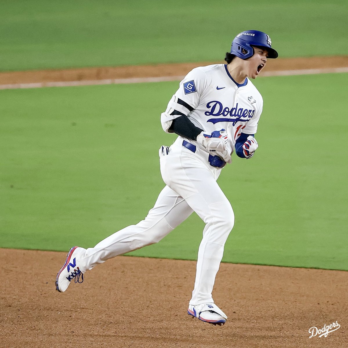 🚨 ENTRADA 18

El juego de hoy es el juego más largo en la Historia de la Serie Mundial empatando al #Dodgers Vs #RedSox del 2018.

#BlueJays 5
#Dodgers 5
1️⃣8️⃣⬆️