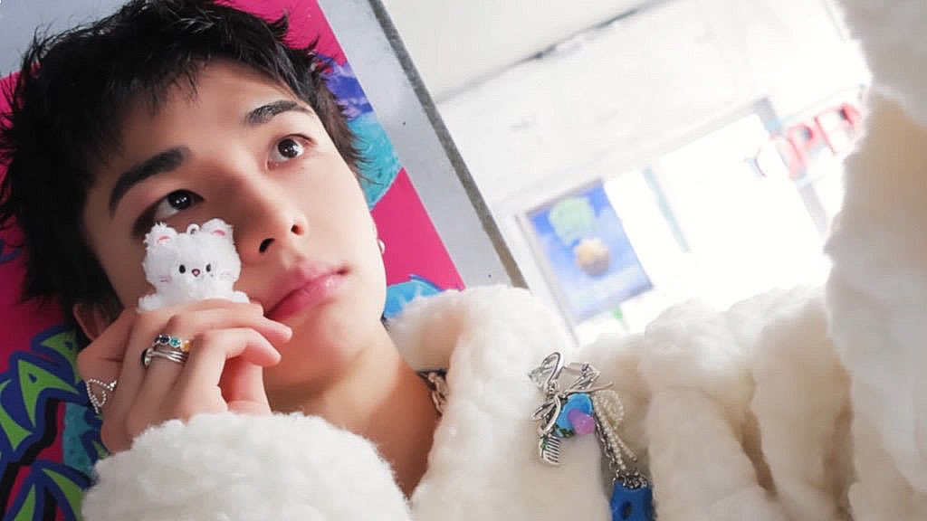 revehwangs's tweet image. 