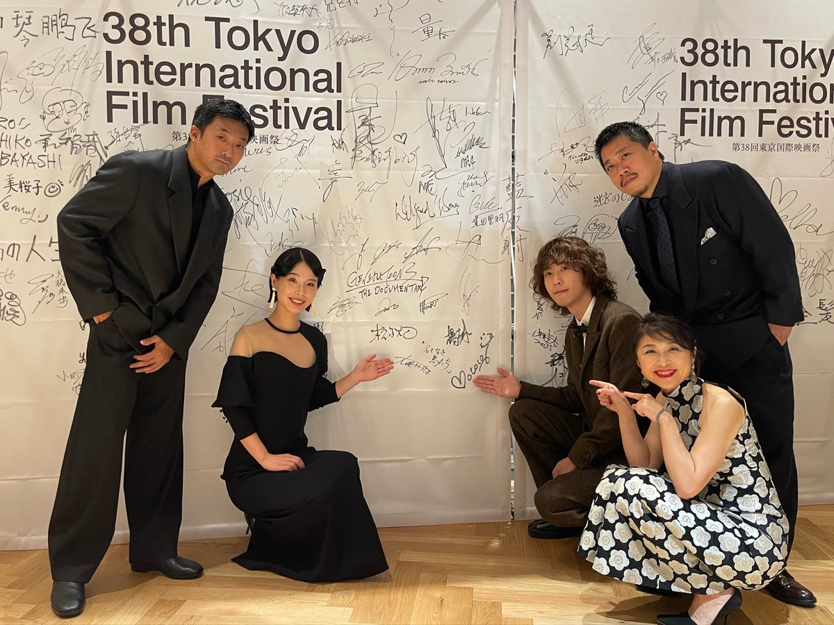 Yangliping223's tweet photo. 🎥 東京国際映画祭のレッドカーペットを歩きました。
My new film ECHOES OF THE ORIENT is screening here at TIFF—so honored!
チームのみなさん、ありがとうございました💛
©2025 TIFF
#TIFF #RedCarpe
#映画祭 #レッドカーペット #NipponCinemaNow
#Yangliping #TIFF2025
#東京国際映画祭 https://t.co/8IY7g1EFYz