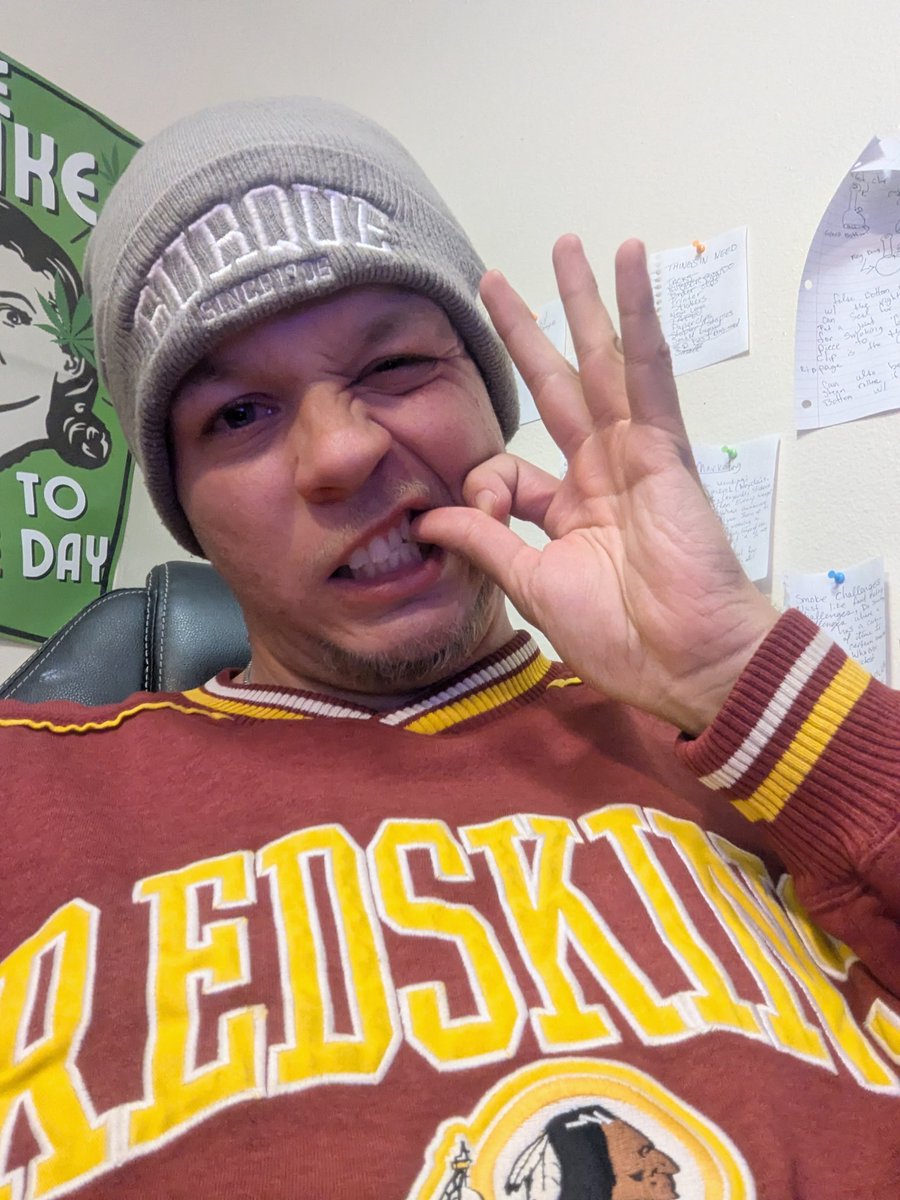 Watching the Washington game vs kansas city.
Tied at halftime!!
#NFL #WashingtonCommanders  #washingtonredskins