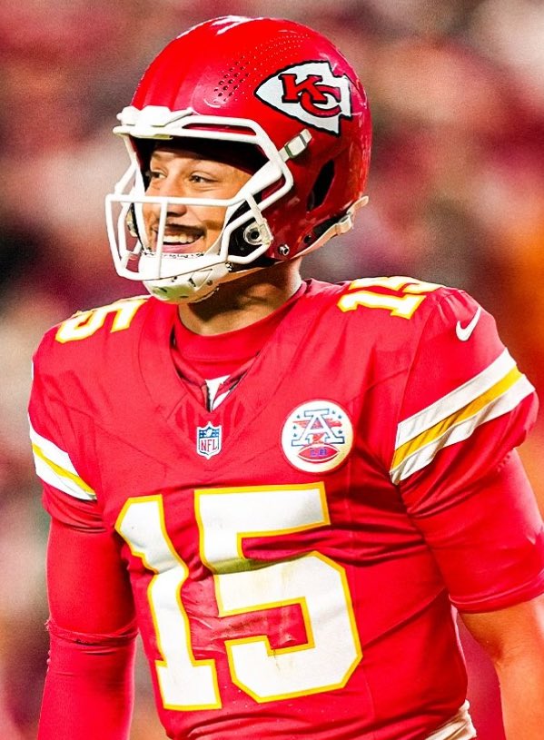 ParagonTopia's tweet photo. Patrick Mahomes through 8 games:
2099 Passing Yards 17 Passing Touchdowns
280 Rushing Yards 4 Rushing Touchdowns
2379 Total Yards 21 Total Touchdowns
4 Total Turnovers
#MVP #MV3 #MVPAT https://t.co/QlxaOoQD4h