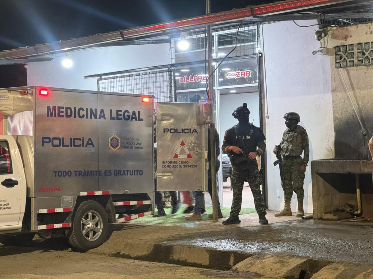 mmendozabelen's tweet photo. #Manabí ⚠️| (Hoy) Ataques armados en Santa Ana, Portoviejo, Montecristi y Manta dejan al menos nueve muertos y  tres heridos.  Estos son los casos 👇

-Cuatro personas asesinadas dentro de un billar en el cantón #SantaAna. Los sicarios andaban  vestidos con uniformes similares a la Policía Judicial.

-Un hombre fue asesinado en El Florón, de #Portoviejo.

-Un hombre fue asesinado en la ciudadela Nuevo #Portoviejo.

-Un hombre fue asesinado en la parroquia San Pablo de #Portoviejo. 

-Un hombre fue asesinado a tiros en una cancha de indorfútbol en el barrio Santa Clara, #Manta.

-Dos hombres fueron atacados a tiros en la vía #Manta - San Mateo. Uno de ellos murió.

-Ataque armado en la parroquia Leonidas Proaño de #Montecristi dejó un herido.

-En el sector conocido como Barranco Pelado de #Portoviejo se registró un ataque armado. Habría un herido.