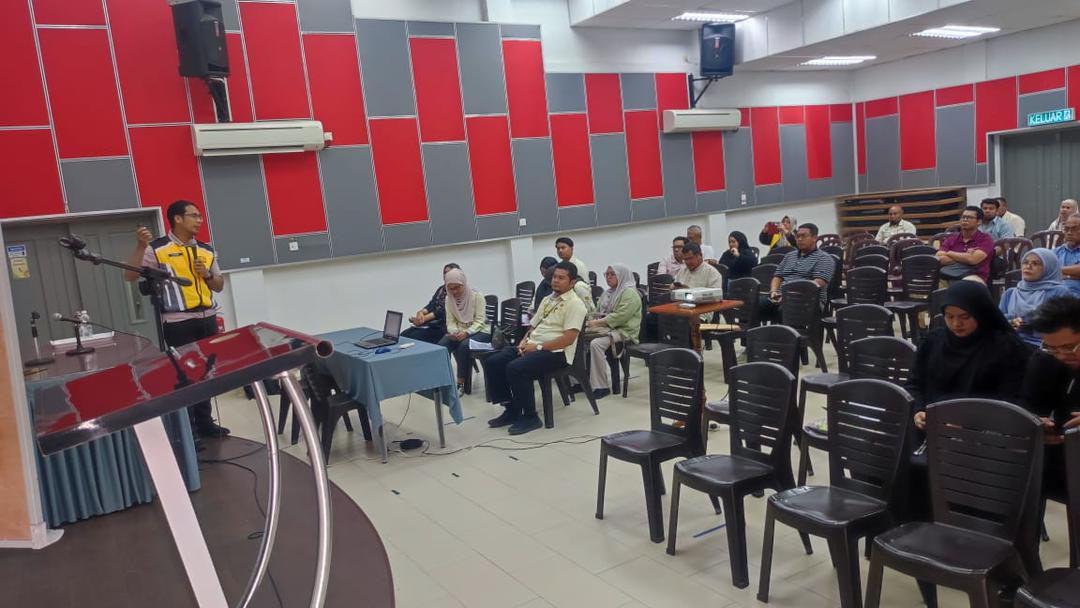 JKRMarang's tweet photo. JKR Marang dengan diketuai Pihak Caw. Jalan, JKR Ibu Pejabat telah mengadakan taklimat tender dan lawatan tapak bagi Projek Menaiktaraf Jambatan di Kg. Tok Fakir, Jalan T119, Seksyen 6.70, Daerah Marang, Terengganu. https://t.co/0BJSMtghMn