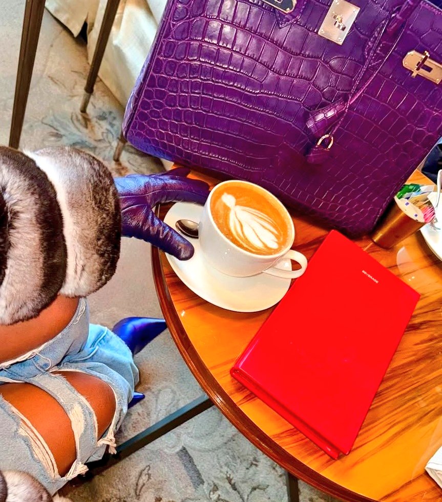 Sevmek, bilgi ve hikmeti; anlamak, sevmeyi ve adanmışlığı davet eder.

Günaydın ☕ 

#Salı  #Günaydın
Todesco  Bayrampaşa