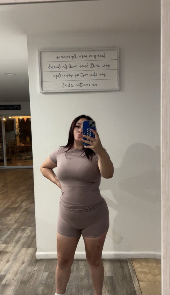 _vanessavanessa's tweet photo. 🥥 https://t.co/D1aOtQbve5
